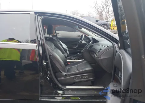 2016 Acura Rlx Technology Package z USA, uszkodzony, nr VIN JH4KC1F59GC001275